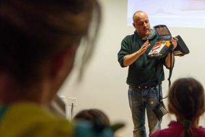 V Hotemažah nov polavtomatski defibrilator AED 8